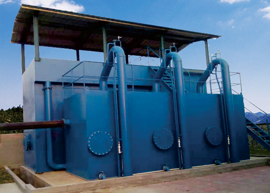 農(nóng)村飲水安全，是指農(nóng)村居民能夠及時(shí)、方便地獲得足量、潔凈、負(fù)擔(dān)得起的生活飲用水。農(nóng)村飲水安全包括水質(zhì)、水量、用水方便程度和供水保證率4項(xiàng)評(píng)價(jià)指標(biāo)。其中水質(zhì)安全是重中之重，也是農(nóng)村供水的短板，在廣東省欠發(fā)達(dá)地區(qū)較突出。
我公司積極響應(yīng)政府號(hào)召研制出適合廣大農(nóng)村用的節(jié)能環(huán)保一體化凈水器設(shè)備，并取得了《廣東省涉及飲用水衛(wèi)生安全產(chǎn)品衛(wèi)生許可批件》，該設(shè)備自動(dòng)反沖洗，省電且無(wú)需專(zhuān)業(yè)人員管理，出水水質(zhì)能達(dá)到國(guó)家衛(wèi)生飲用水標(biāo)準(zhǔn)，非常適合農(nóng)村凈化水用，是農(nóng)村改造凈化飲水安全的最佳選擇。